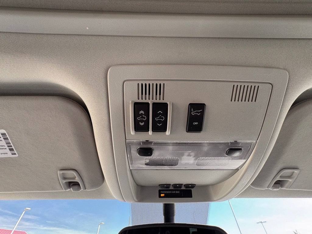 2014 Chevrolet Suburban Image 11