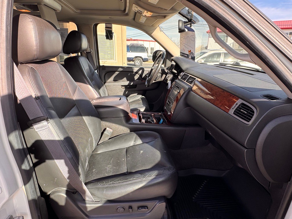2014 Chevrolet Suburban Image 14