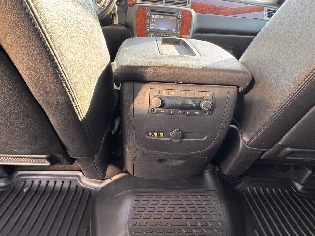 2014 Chevrolet Suburban Image 16