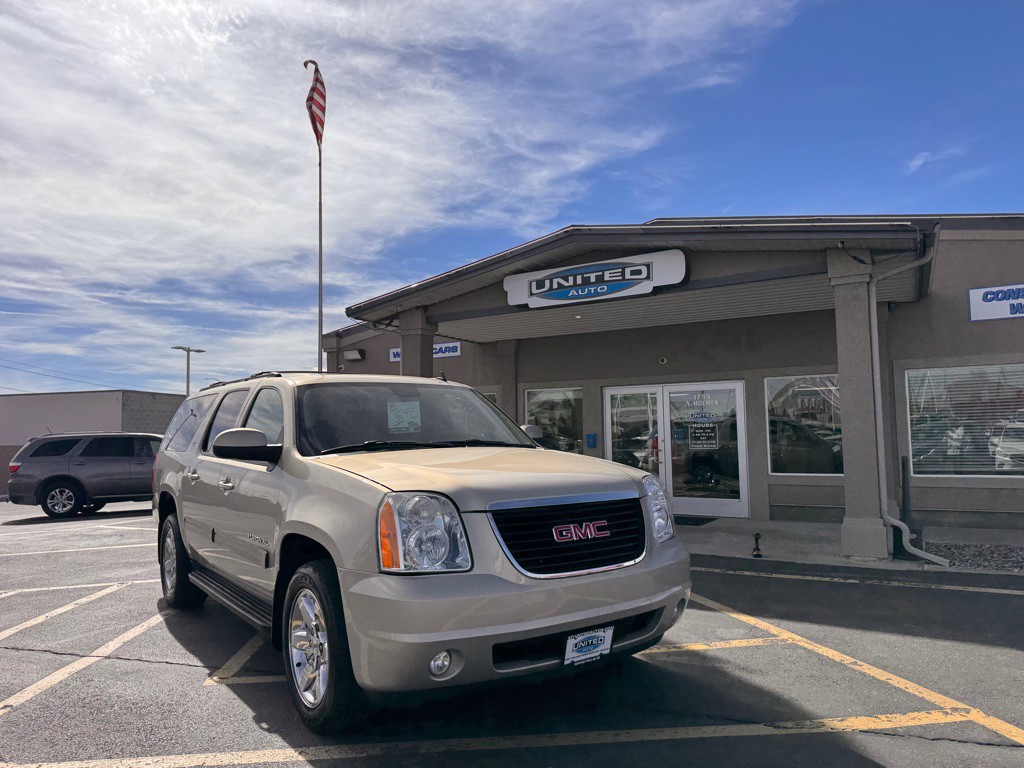 2012 GMC Yukon Image 2