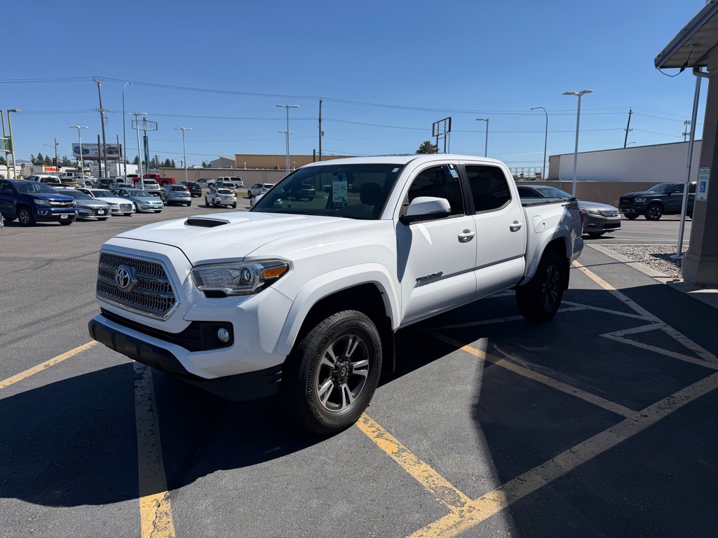 2017 Toyota Tacoma Image 3