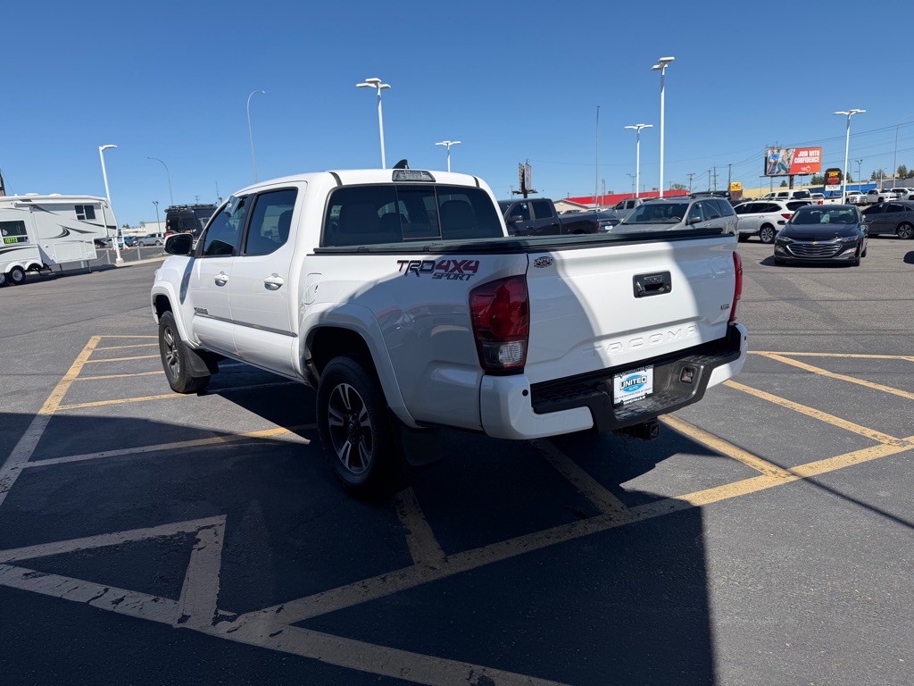 2017 Toyota Tacoma Image 4