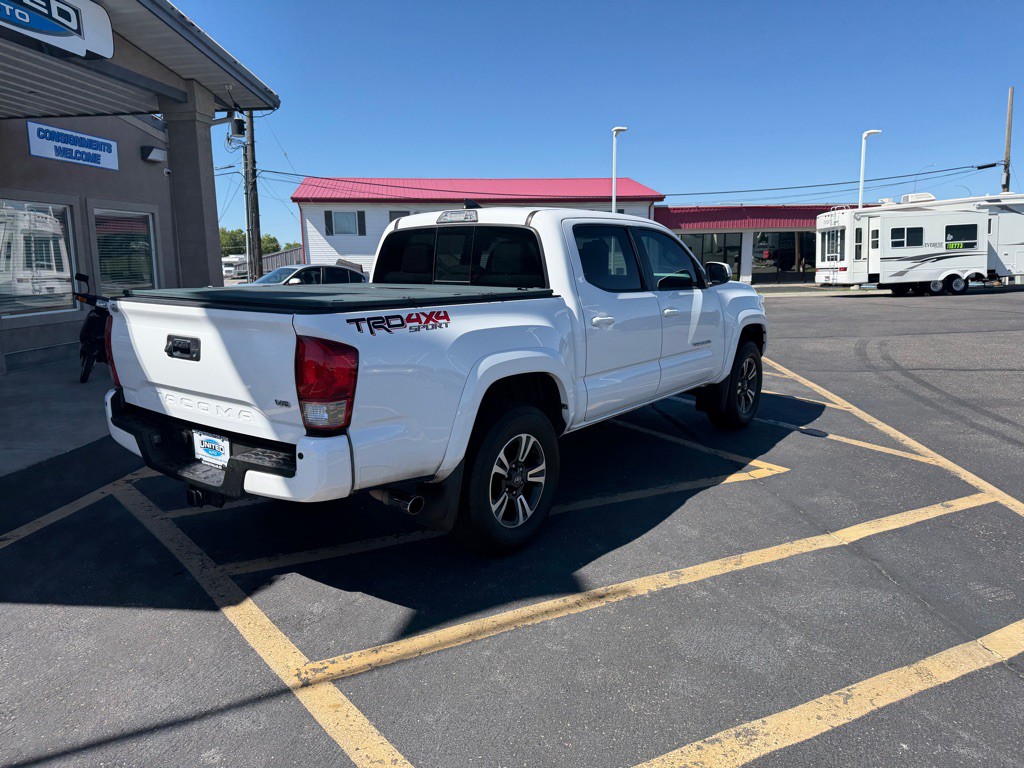 2017 Toyota Tacoma Image 5