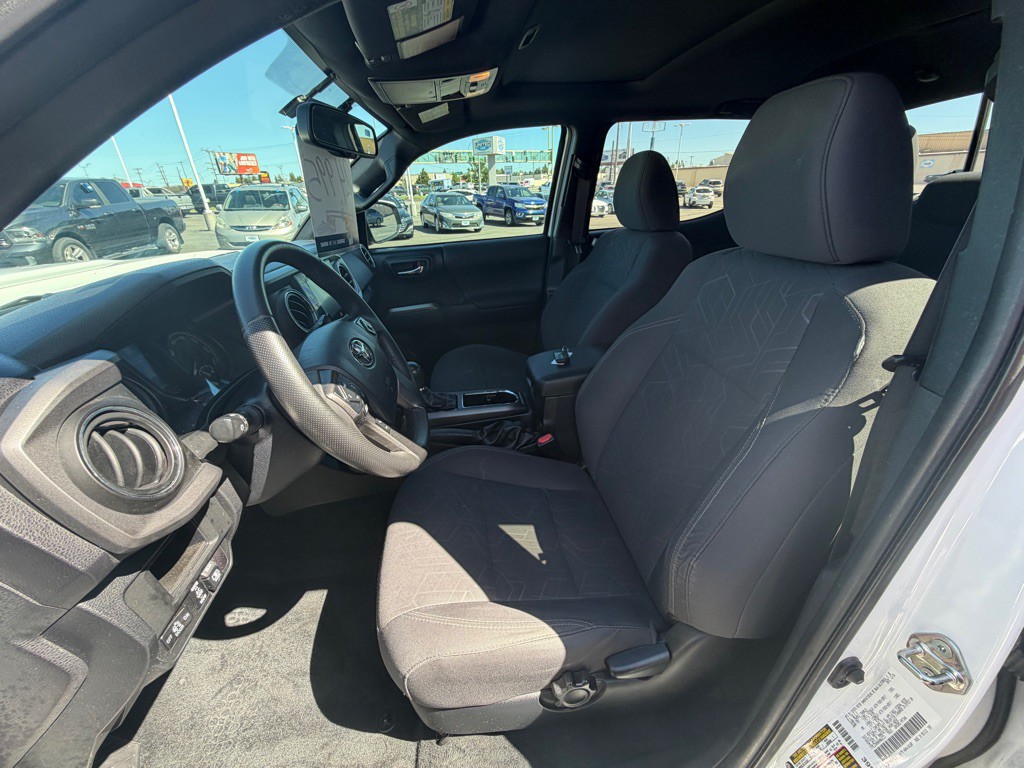 2017 Toyota Tacoma Image 6