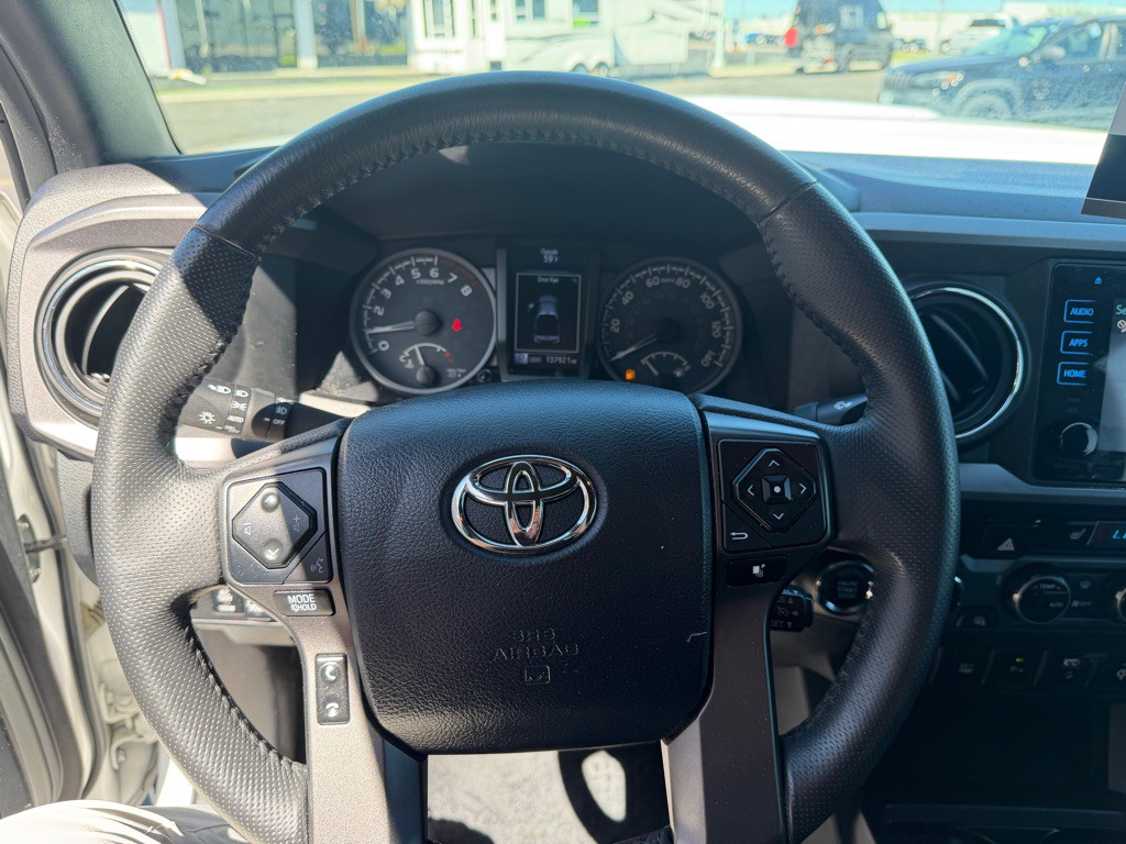 2017 Toyota Tacoma Image 8