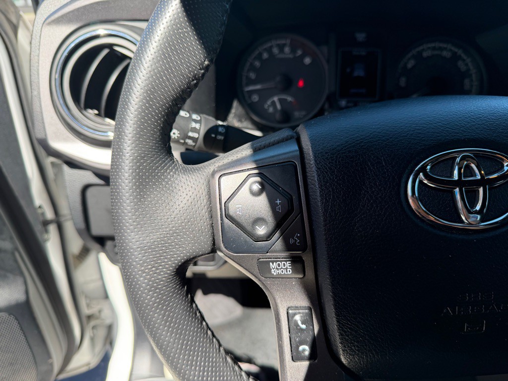 2017 Toyota Tacoma Image 9