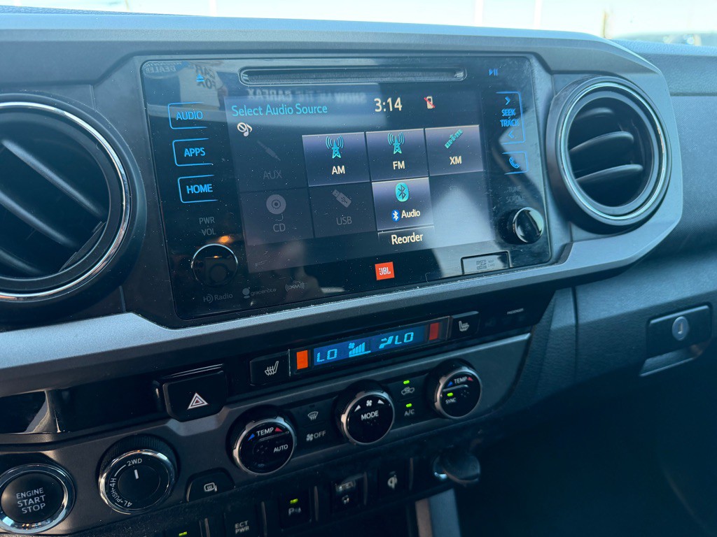 2017 Toyota Tacoma Image 11