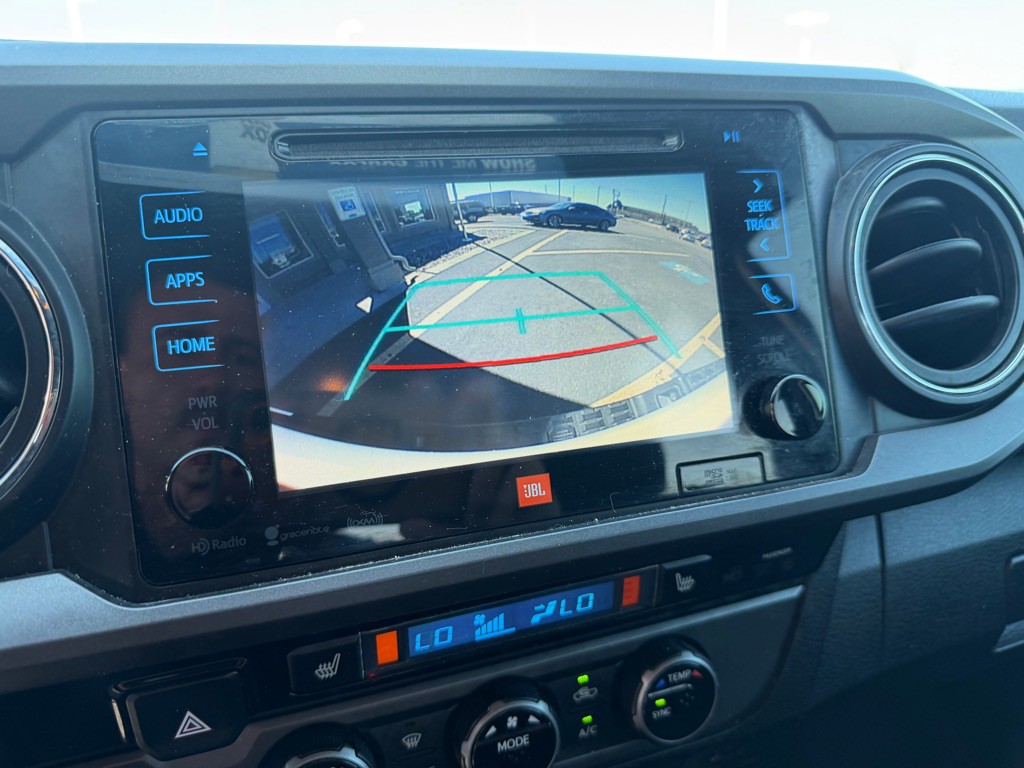 2017 Toyota Tacoma Image 12