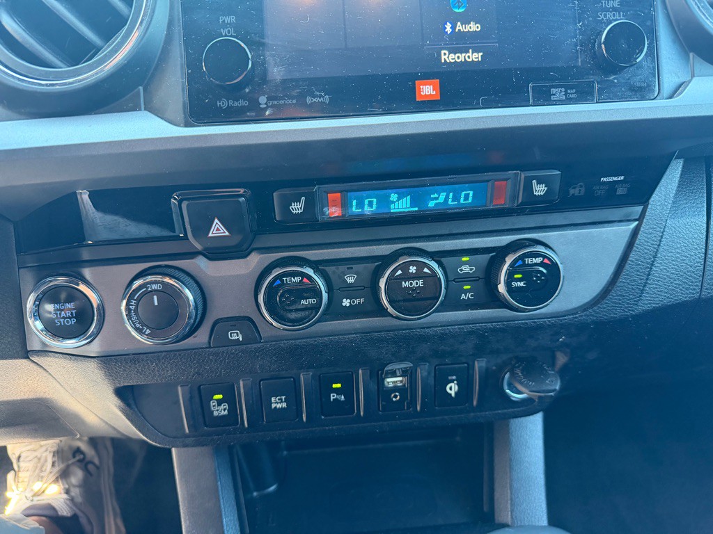 2017 Toyota Tacoma Image 13