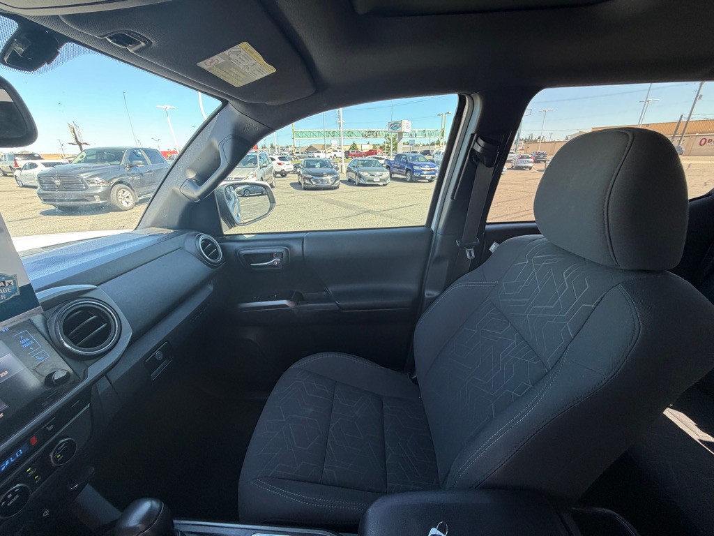 2017 Toyota Tacoma Image 14