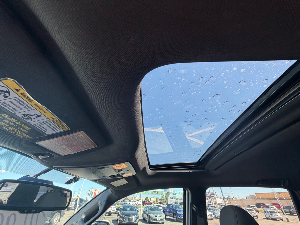 2017 Toyota Tacoma Image 15