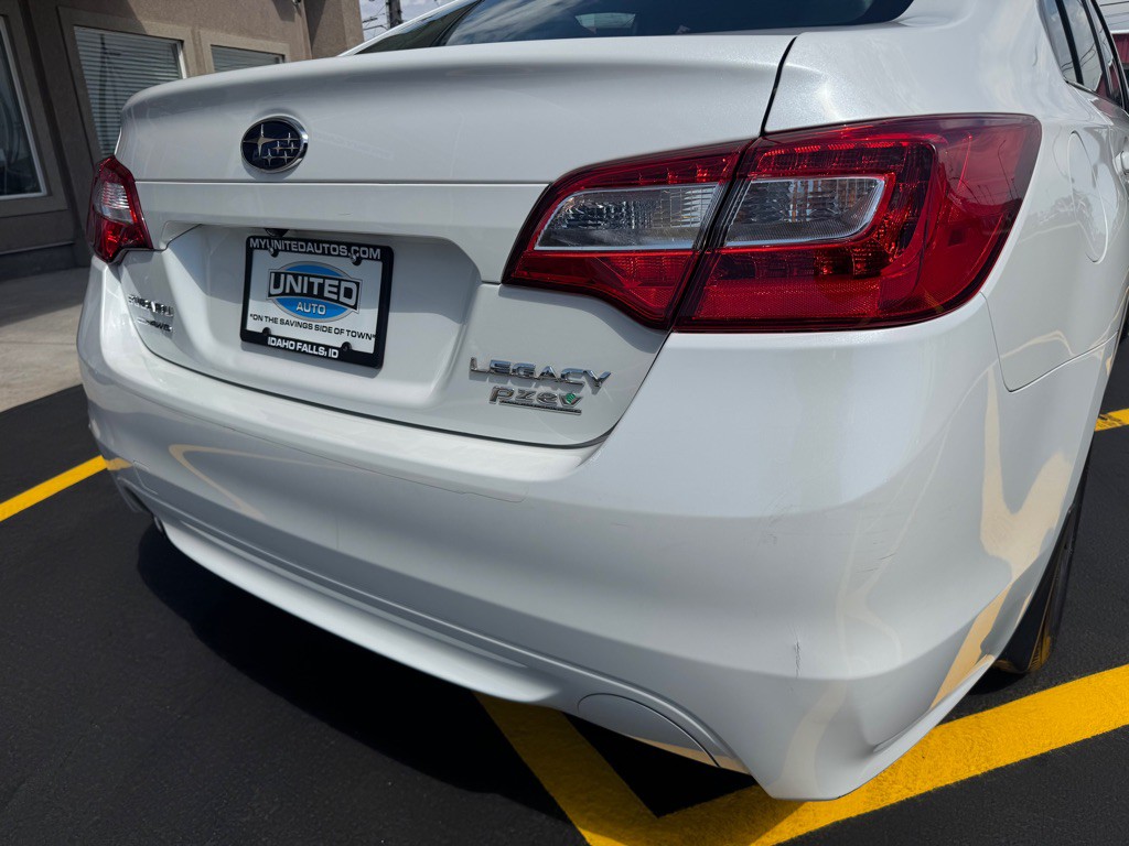 2016 Subaru Legacy Image 5