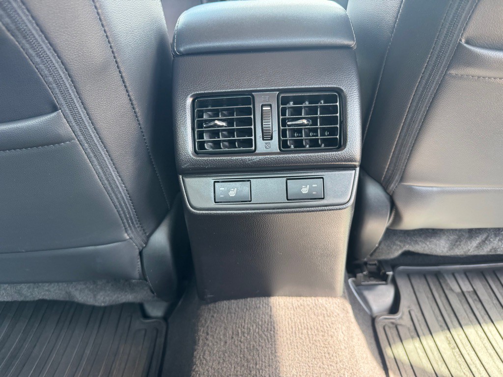 2016 Subaru Legacy Image 28