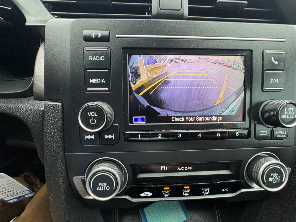 2017 Honda Civic Image 14