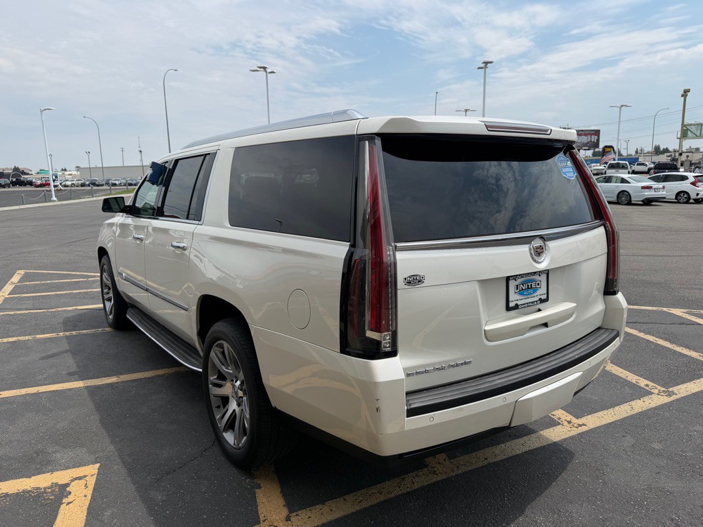 2015 Cadillac Escalade Image 4
