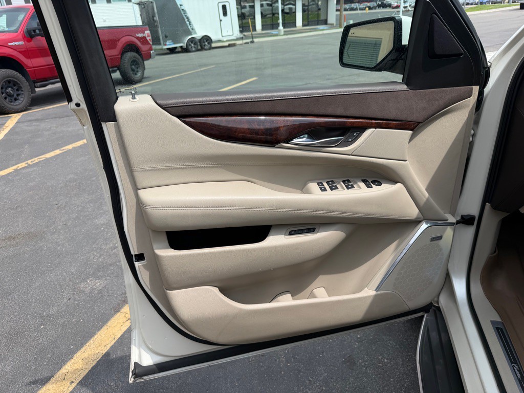2015 Cadillac Escalade Image 6