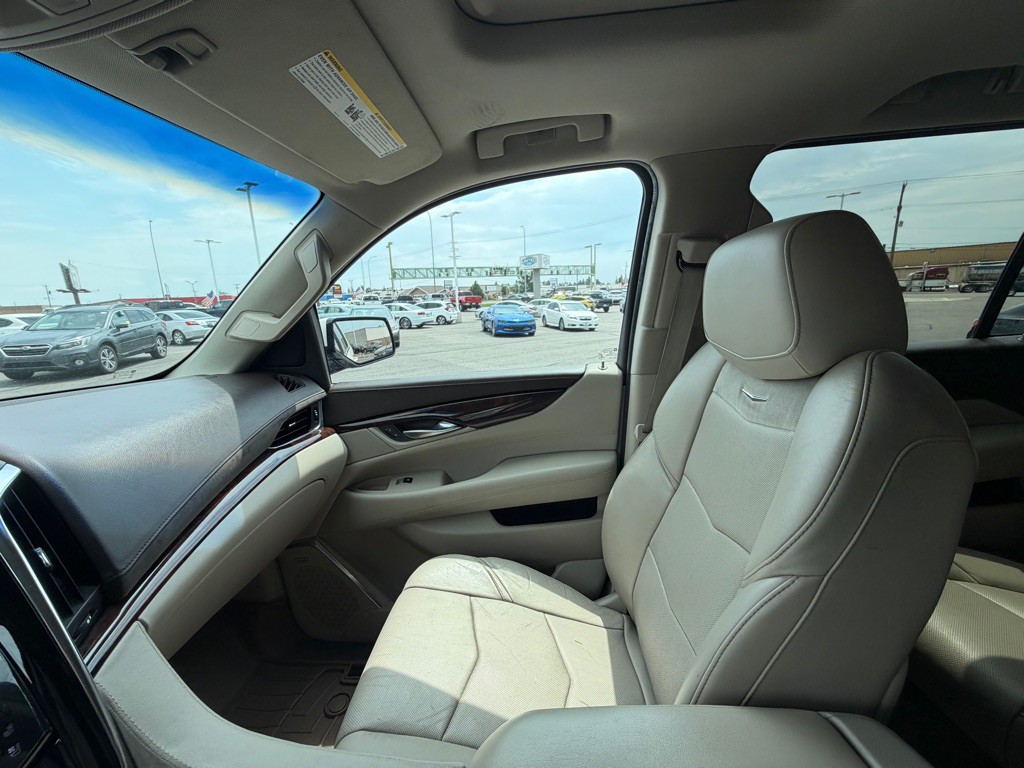 2015 Cadillac Escalade Image 15