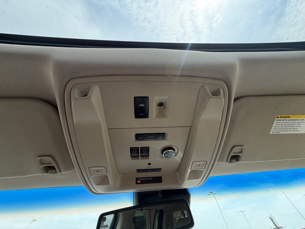 2015 Cadillac Escalade Image 17