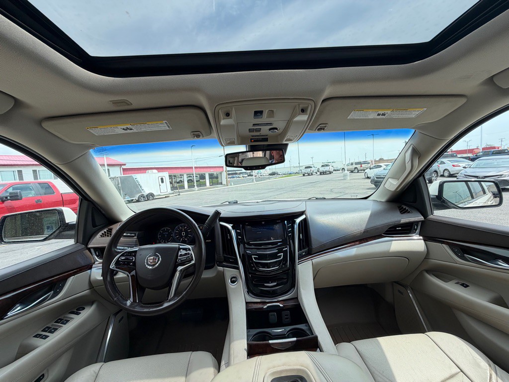 2015 Cadillac Escalade Image 18