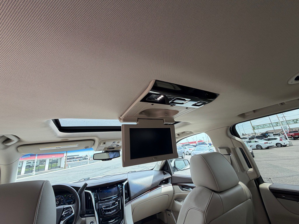 2015 Cadillac Escalade Image 20