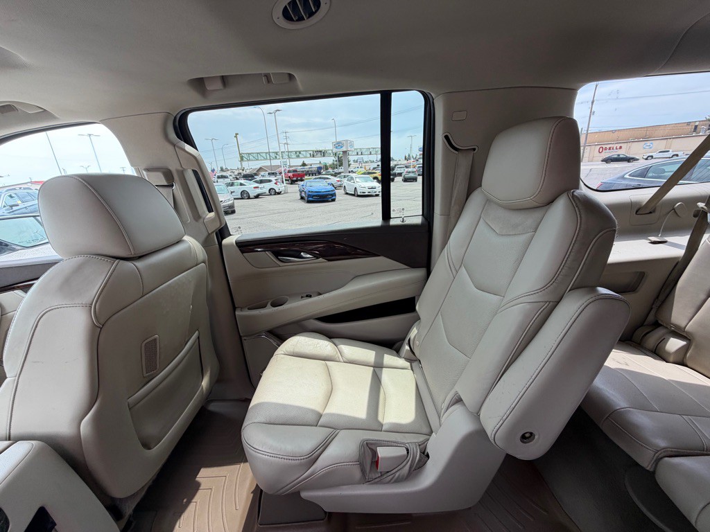 2015 Cadillac Escalade Image 21