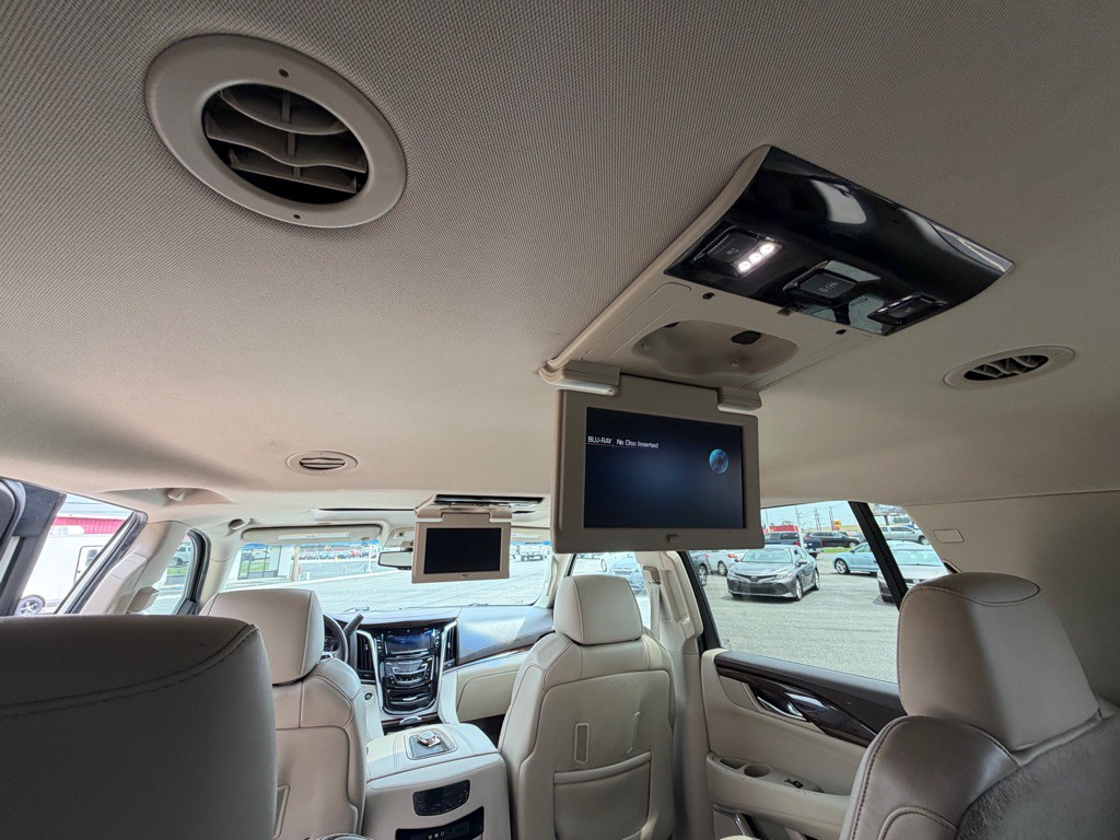 2015 Cadillac Escalade Image 22