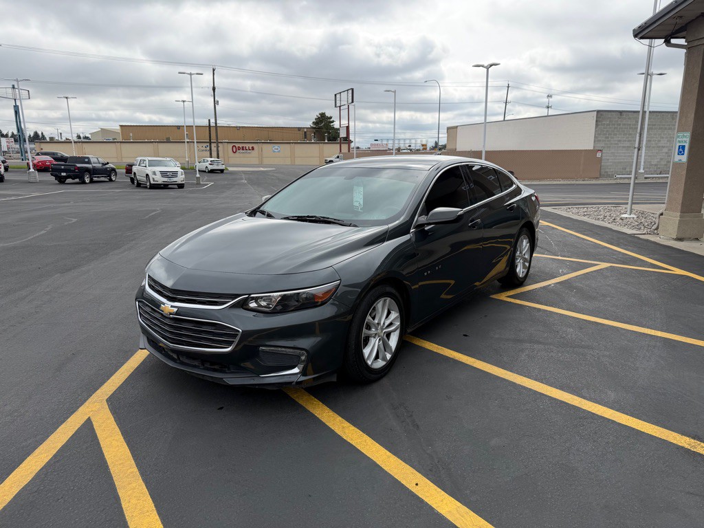 2017 Chevrolet Malibu Image 2