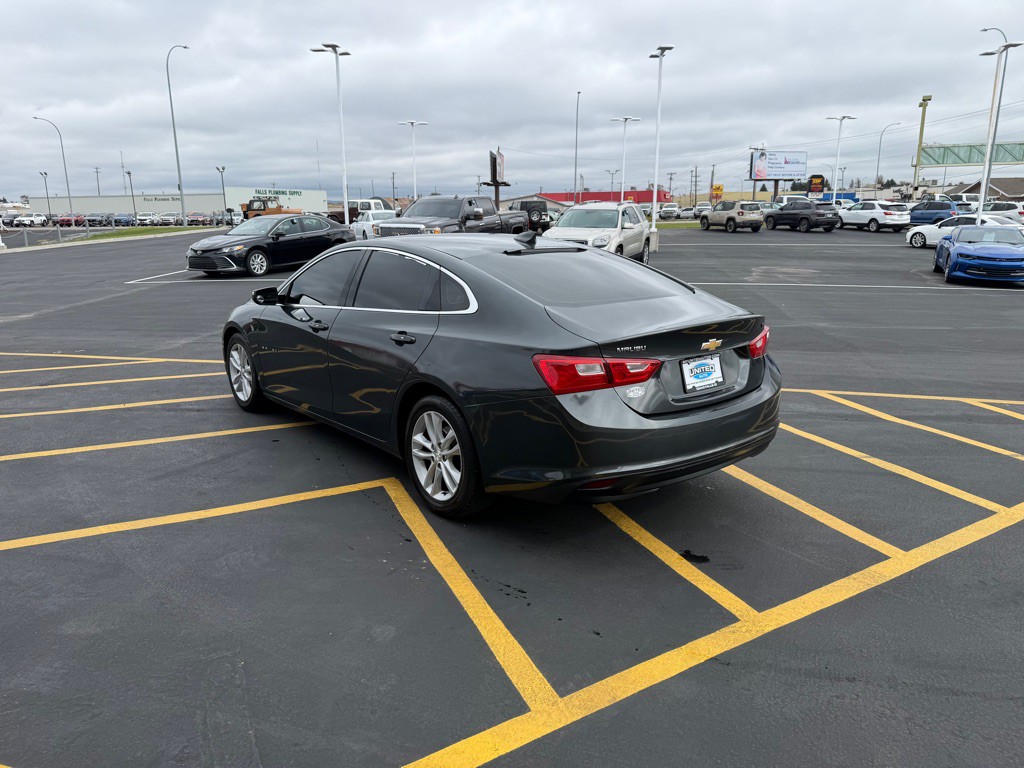 2017 Chevrolet Malibu Image 3