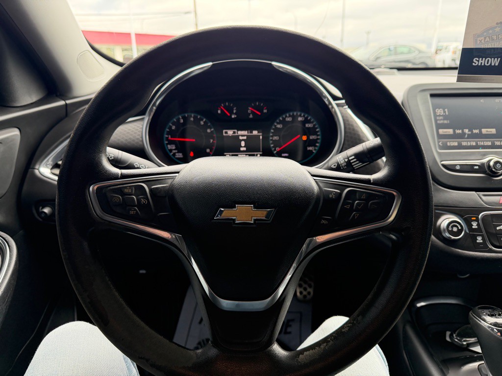 2017 Chevrolet Malibu Image 8