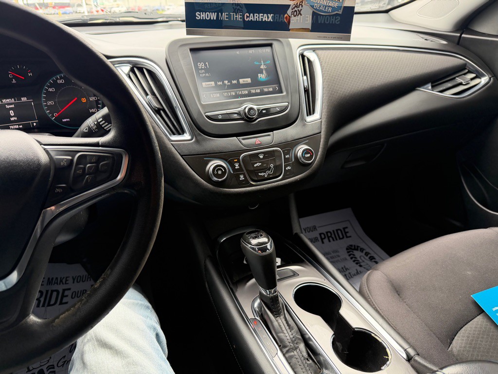 2017 Chevrolet Malibu Image 13