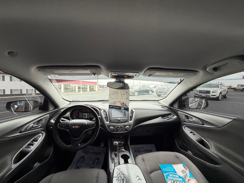 2017 Chevrolet Malibu Image 16