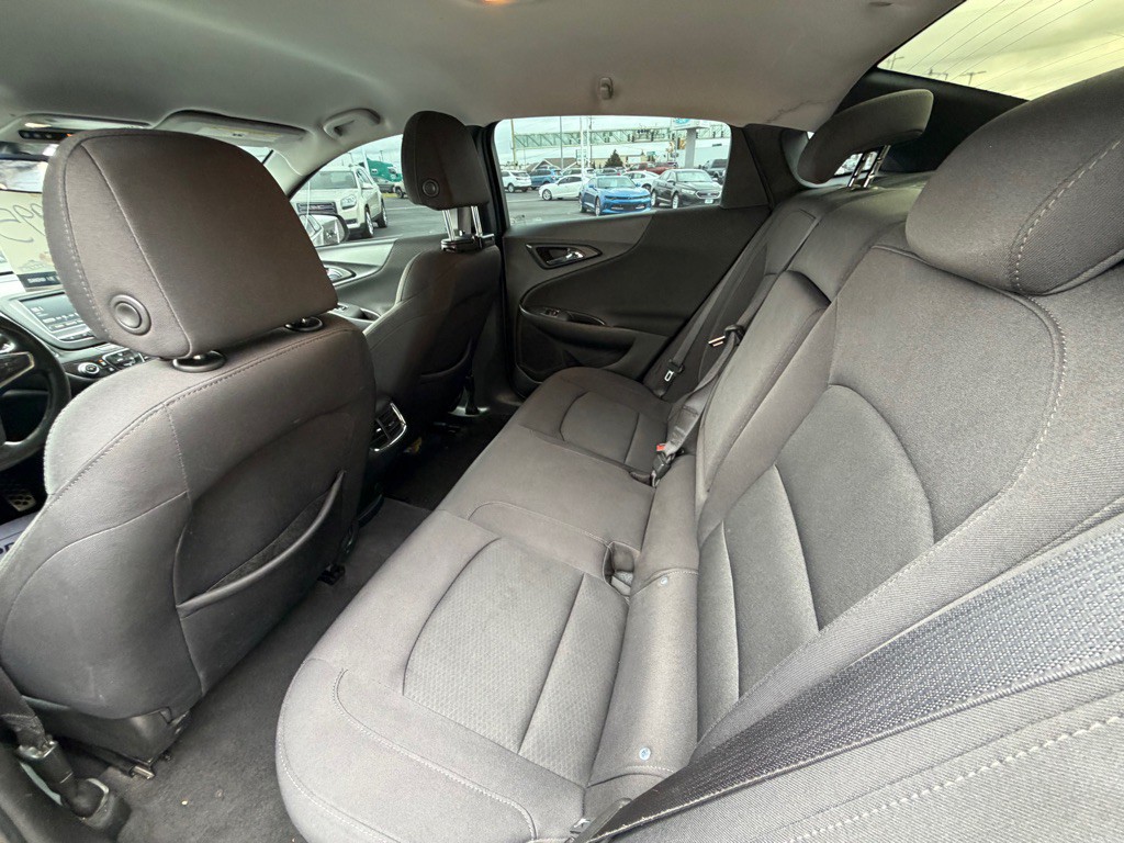 2017 Chevrolet Malibu Image 17