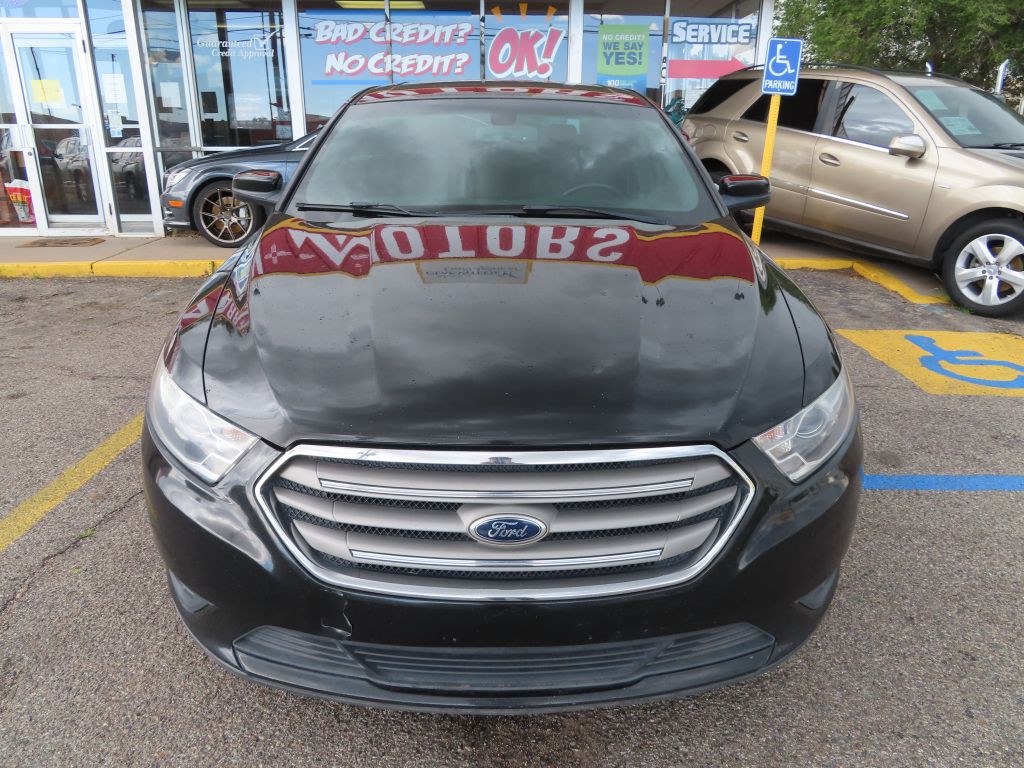 2014 Ford Taurus Image 2