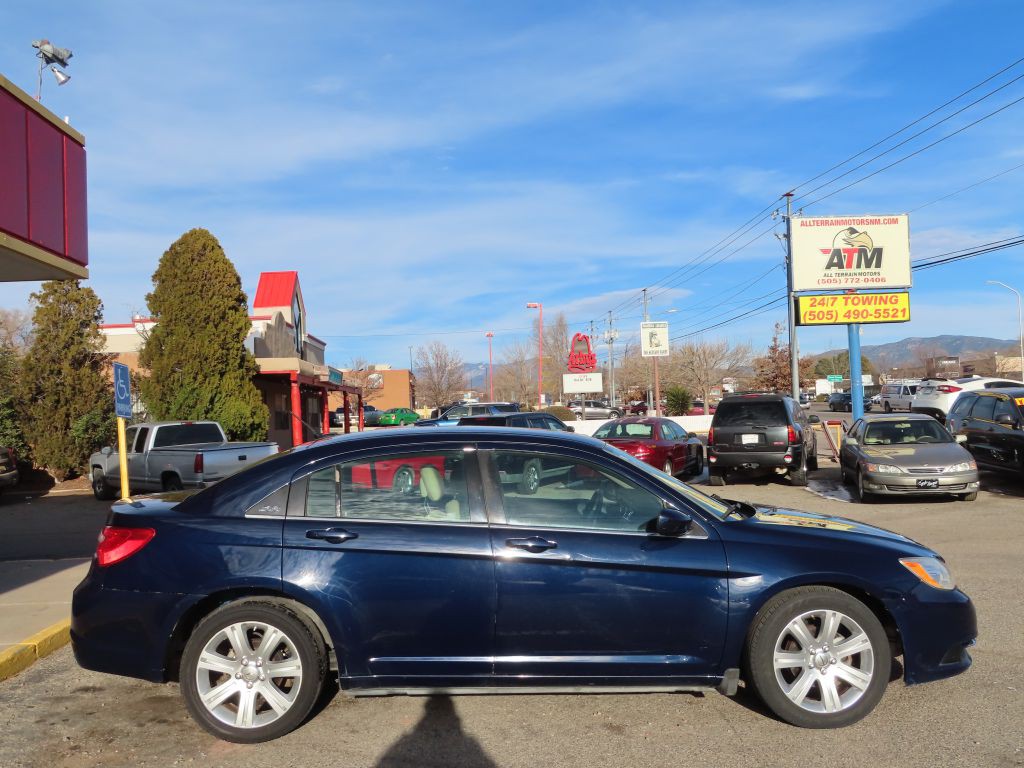 2013 Chrysler 200 Image 4