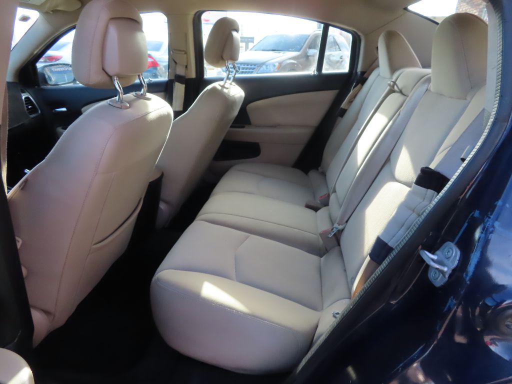 2013 Chrysler 200 Image 14