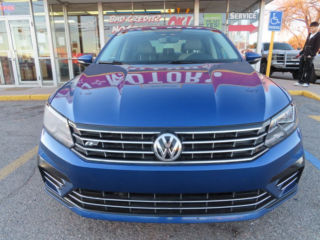2017 Volkswagen Passat Image 2