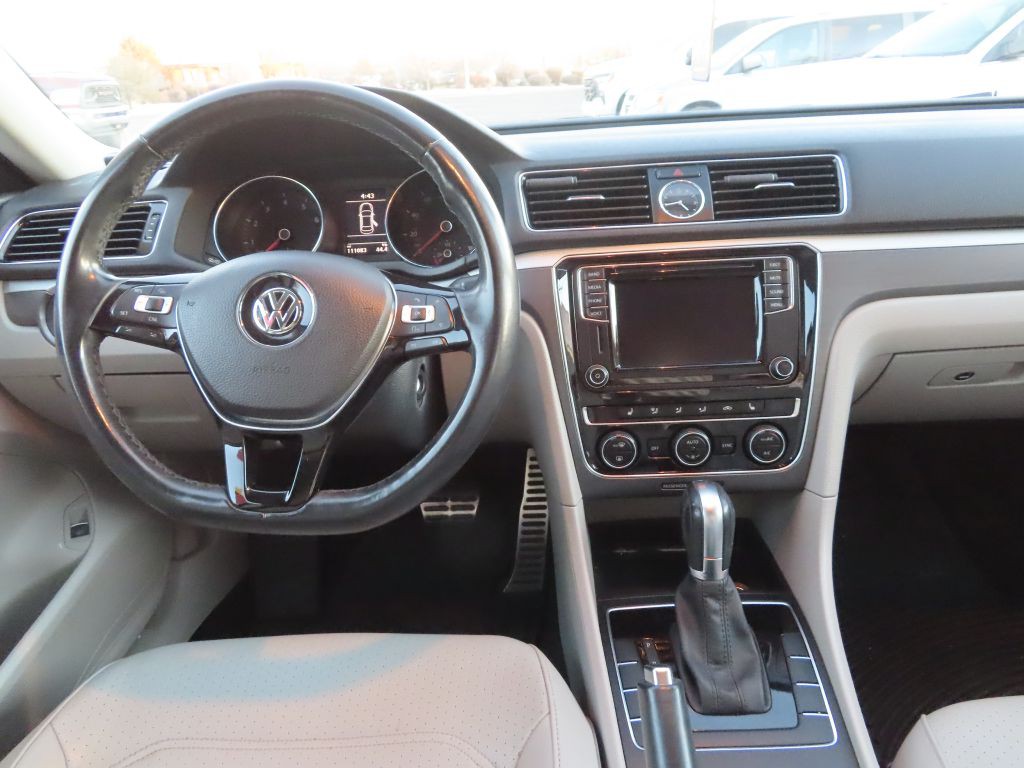 2017 Volkswagen Passat Image 8