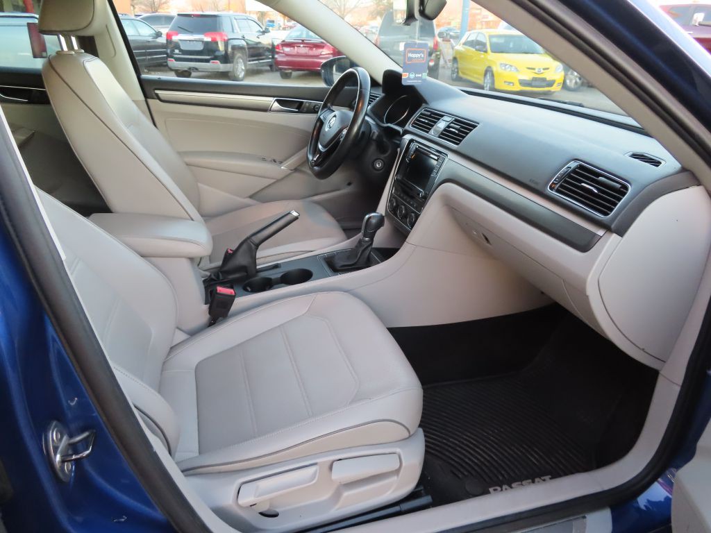 2017 Volkswagen Passat Image 10