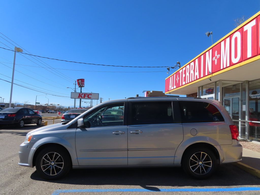 2017 Dodge Grand Caravan Image 3