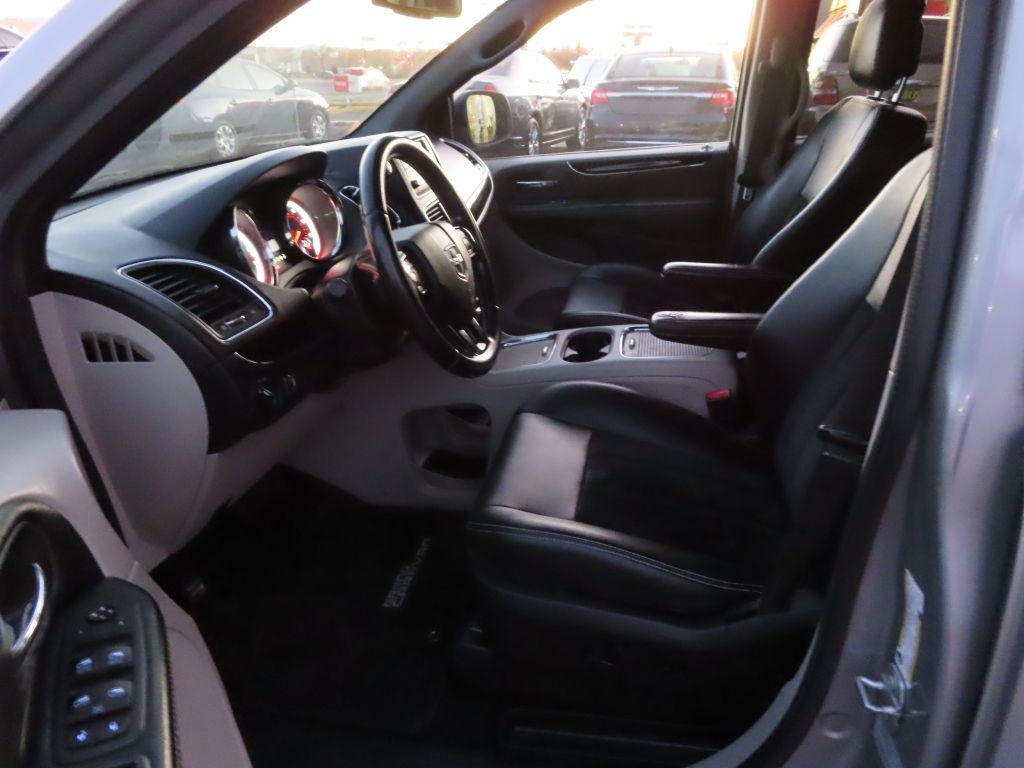 2017 Dodge Grand Caravan Image 10
