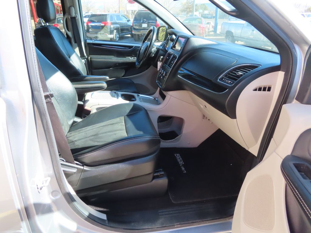 2017 Dodge Grand Caravan Image 12
