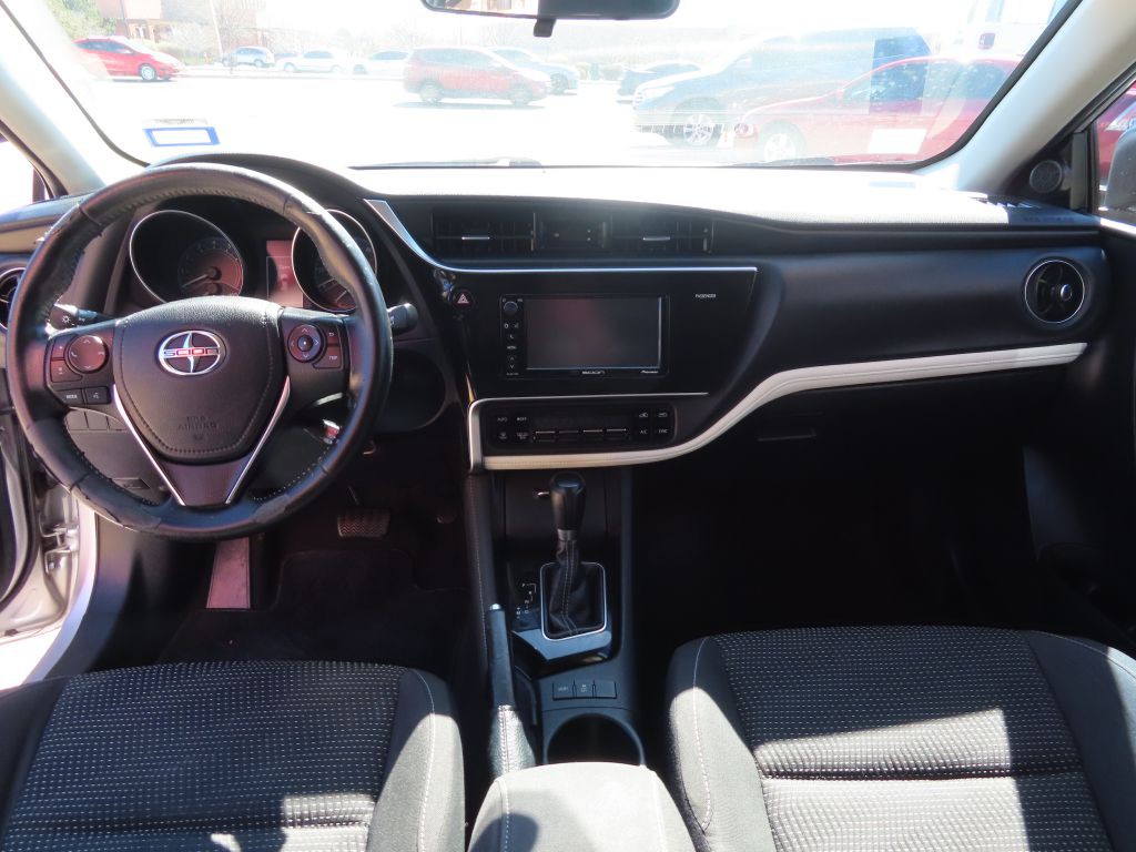 2016 Toyota Corolla Image 10