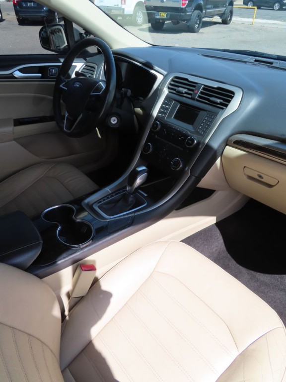 2016 Ford Fusion Image 12