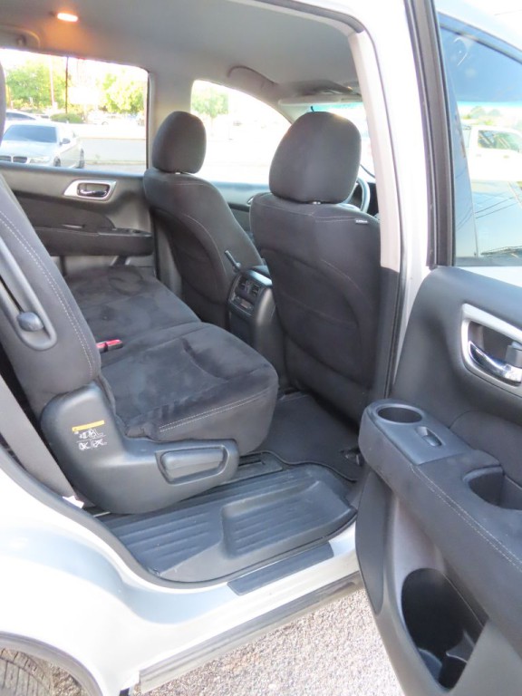 2015 Nissan Pathfinder Image 13