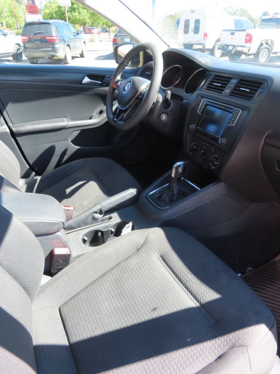 2016 Volkswagen Jetta Image 12