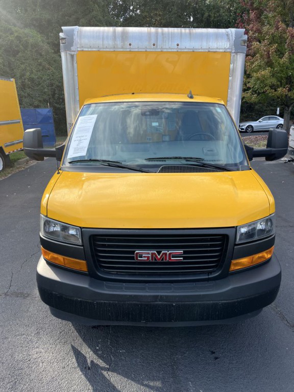 2021 GMC Savana Image 2