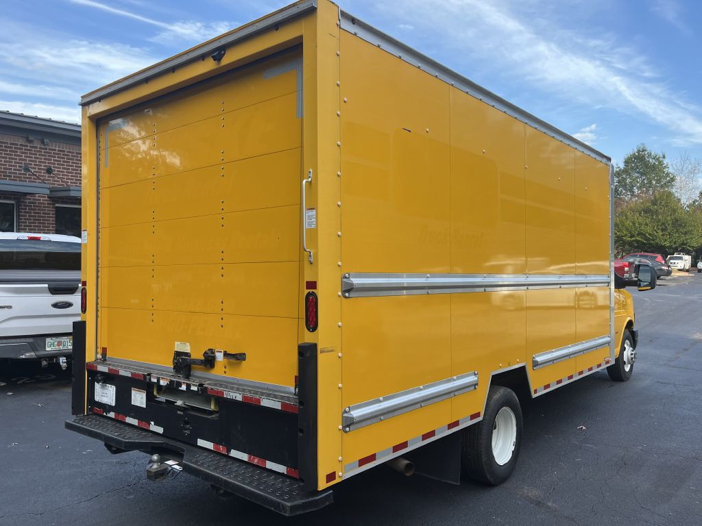 2021 GMC Savana Image 5