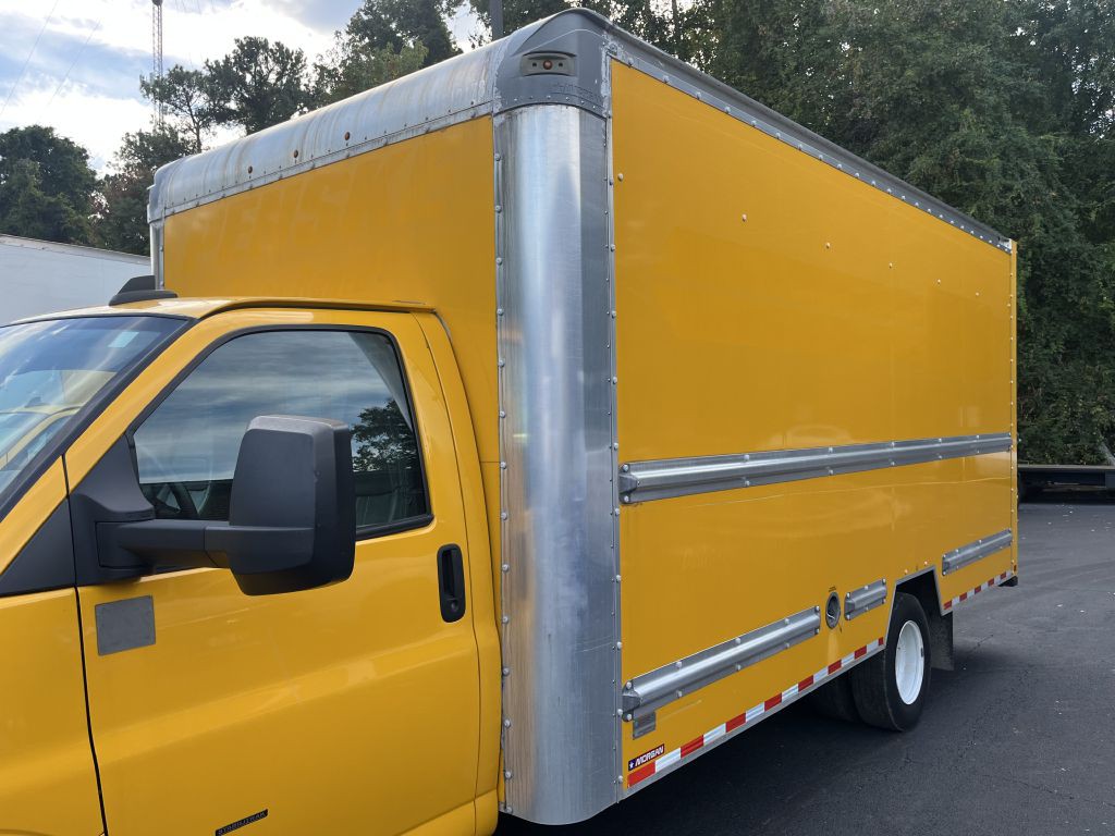 2021 GMC Savana Image 9