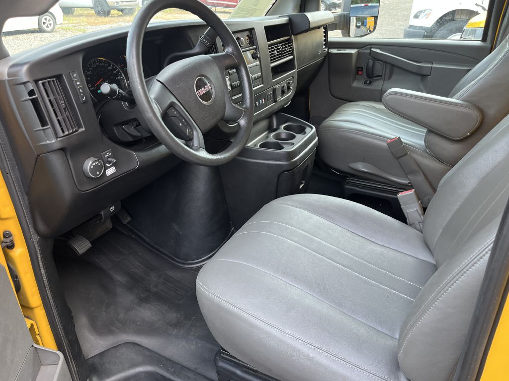 2021 GMC Savana Image 10