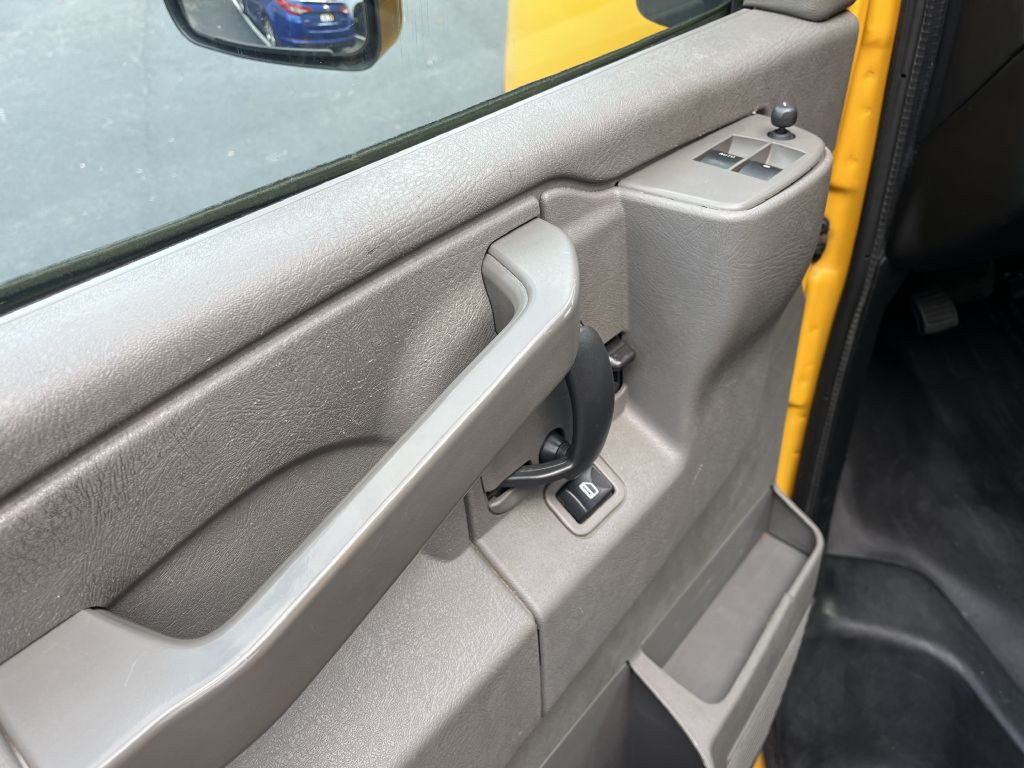 2021 GMC Savana Image 12